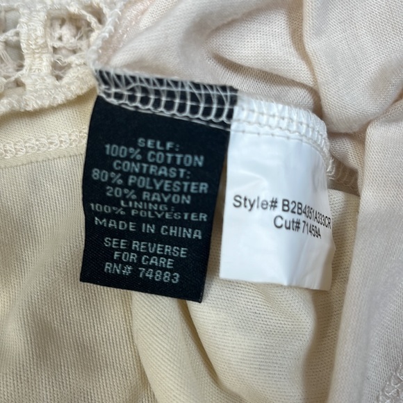 Top Sleeveless Lace Over Lay Tank - Picture 4 of 5